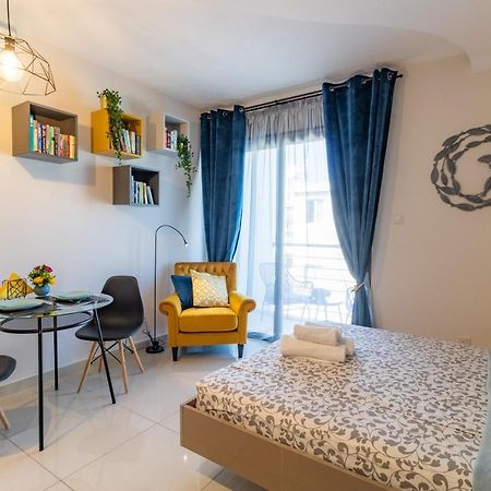 Light House - Seafront Cosy Studio With Library Paphos Exterior foto