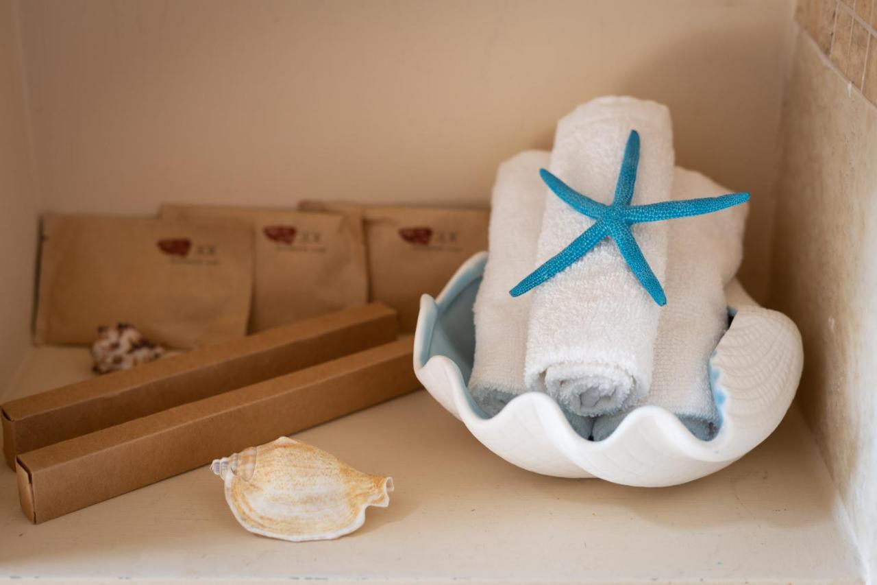 Light House - Seafront Cosy Studio With Library Paphos Exterior foto